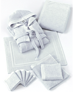 Combo Bagno Thea – Accappatoio + Set Spugna 11 pezzi in cotone idrofilo 550 g/m²