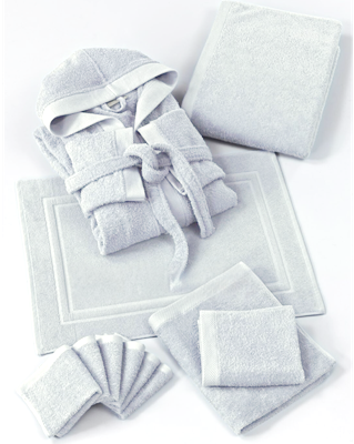 Combo Bagno Thea – Accappatoio + Set Spugna 11 pezzi in cotone idrofilo 550 g/m²