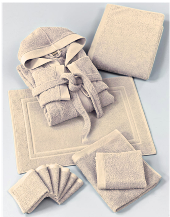 Combo Bagno Thea – Accappatoio + Set Spugna 11 pezzi in cotone idrofilo 550 g/m²