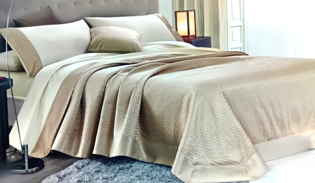 Coordinato Letto Ares – Copriletto + Completo Letto in Cotone Jacquard