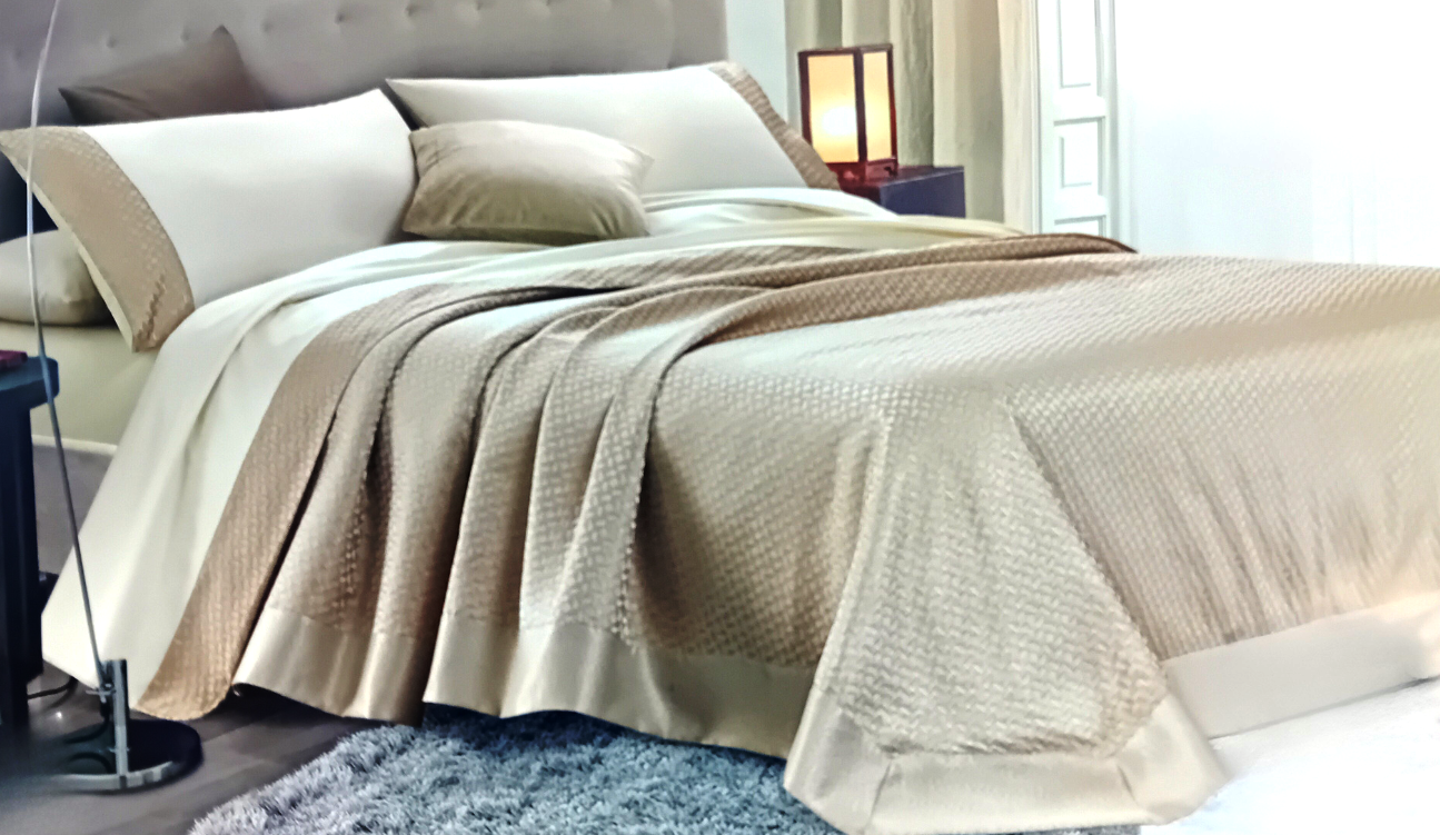 Coordinato Letto Ares – Copriletto + Completo Letto in Cotone Jacquard