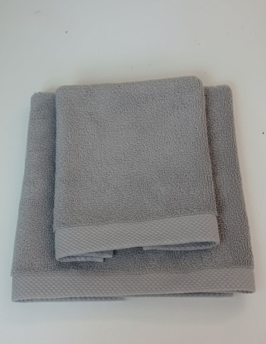 AREA - Set Spugna Asciugamano + Ospite Tinta Unita 100% Cotone